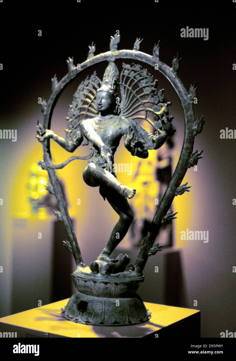 Siva (Shiva) dio indù contrastanti con le qualità di distruttivo e il rinnovamento di potenza. Dio delle arti, asceti e apprendimento. Terzo elemento della Trimurti indù. 950 in bronzo di annunci dal Tamil Nadu, India. Foto Stock