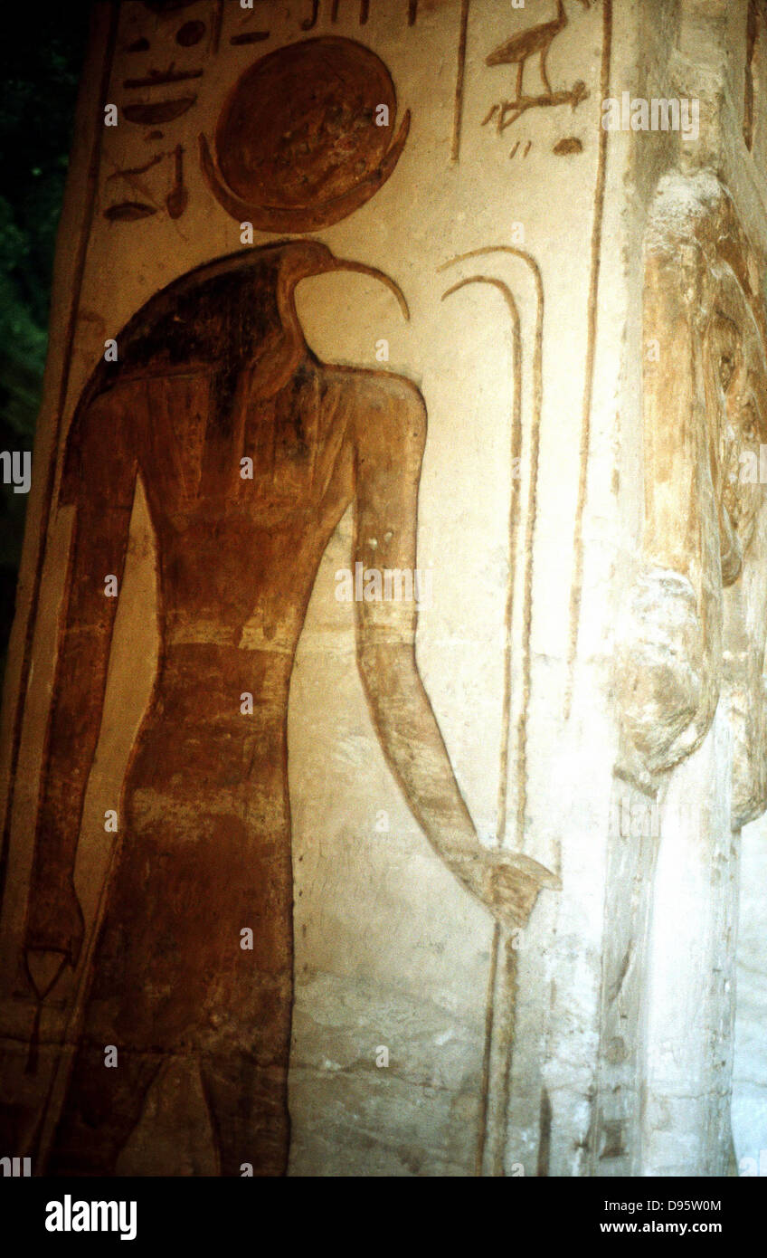 Thoth, dio dalla testa di ibis della luna holding wand, patrono degli scribi e maghi, segretario degli dèi. Pittura murale dal tempio di Ramses II, Abu Simbel Egitto. Foto Stock