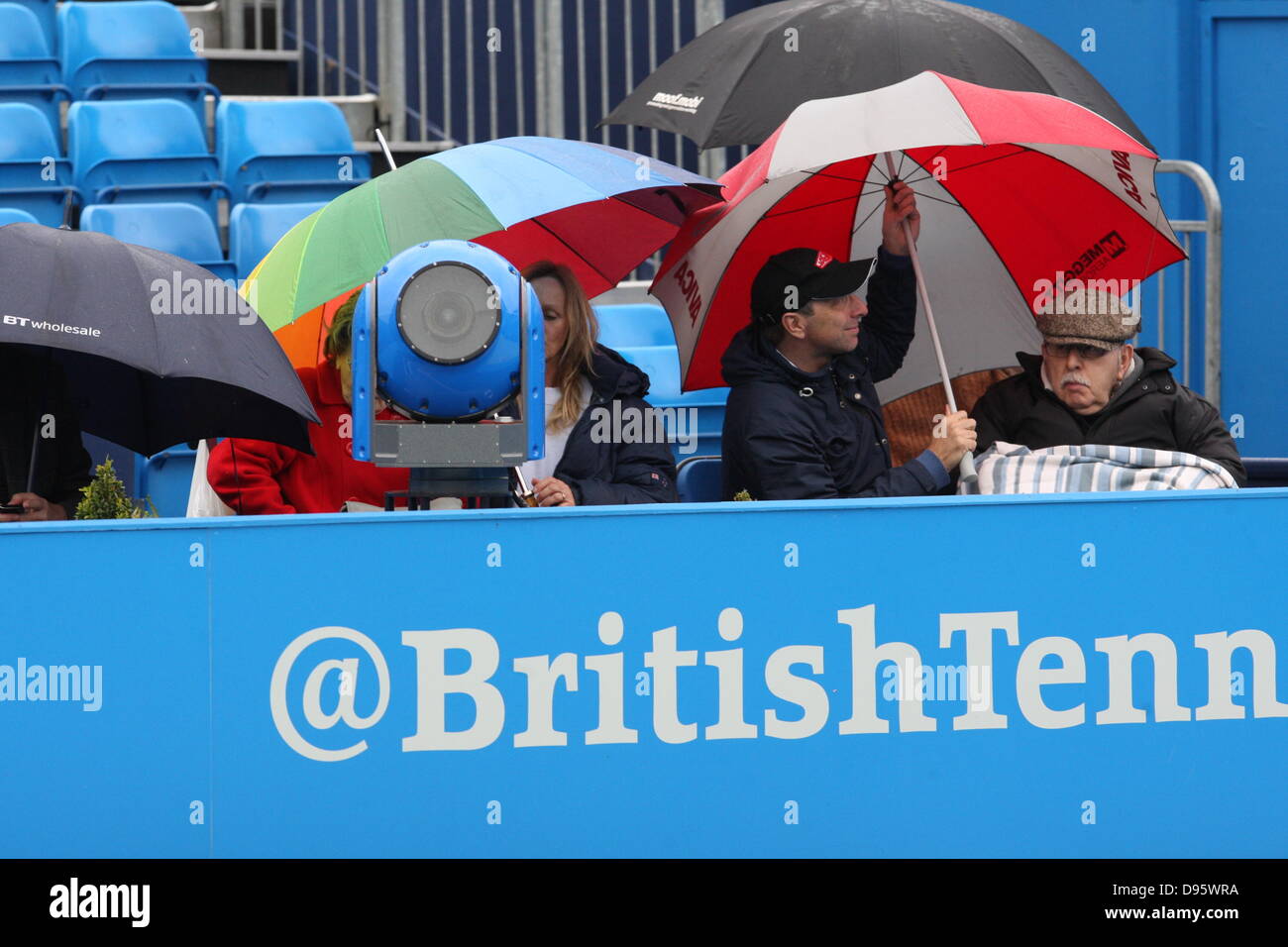 Londra, Inghilterra. Xii giugno, 13. Ritardo di pioggia il giorno 3 del Aegon Championships dalla Queen's Club di West Kensington. Foto Stock