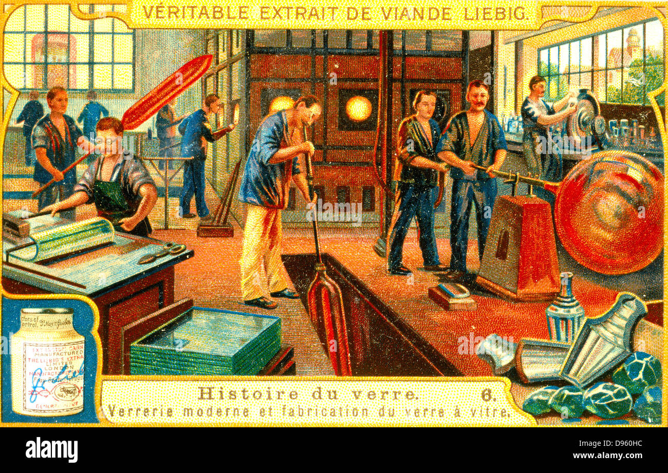 Fine del XIX secolo la fabbrica di vetro. Al centro di un lavoratore è la realizzazione di un cilindro di vetro che verrà appiattito e formata in un foglio, utilizzati principalmente per la finestra. Liebig scheda commerciale c1900. Foto Stock