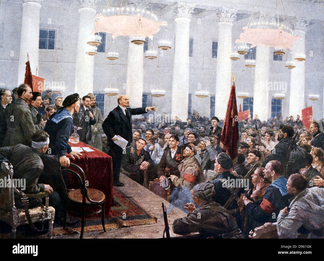 Rivoluzione Russa, ottobre 1917. Vladimir Ilyich Lenin (Ulyanov - 1870-1924) haranguing i deputati del Secondo Congresso sovietica nel Palazzo Smolny, San Pietroburgo. Foto Stock