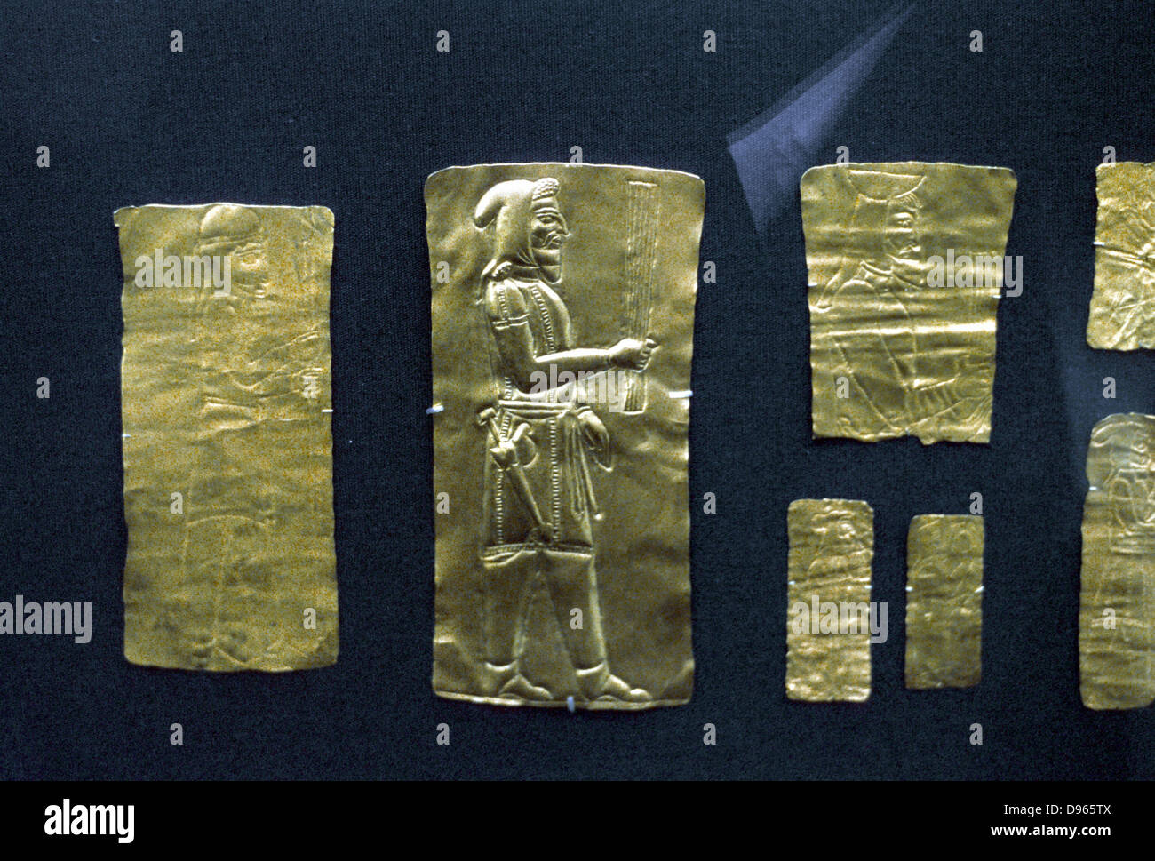 Oxus tesoro: oro persiano achemenide lamiera 5th-4th secoli A.C. scoperto sulle rive del fiume oxus (Amu Darya) nel Katanga provincia dell'Afghanistan, una volta parte di Battriana.figura maschile nel profilo. Colore Foto Stock