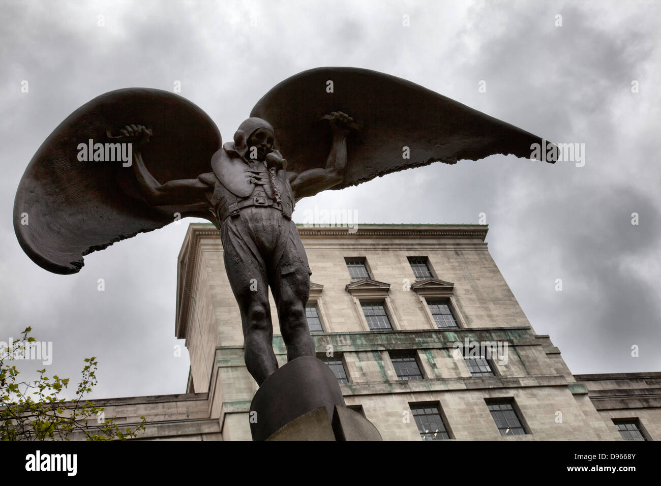 Fleet Air Arm scultura memorial da James Butler in Victoria Embankment Gardens a Londra REGNO UNITO Foto Stock