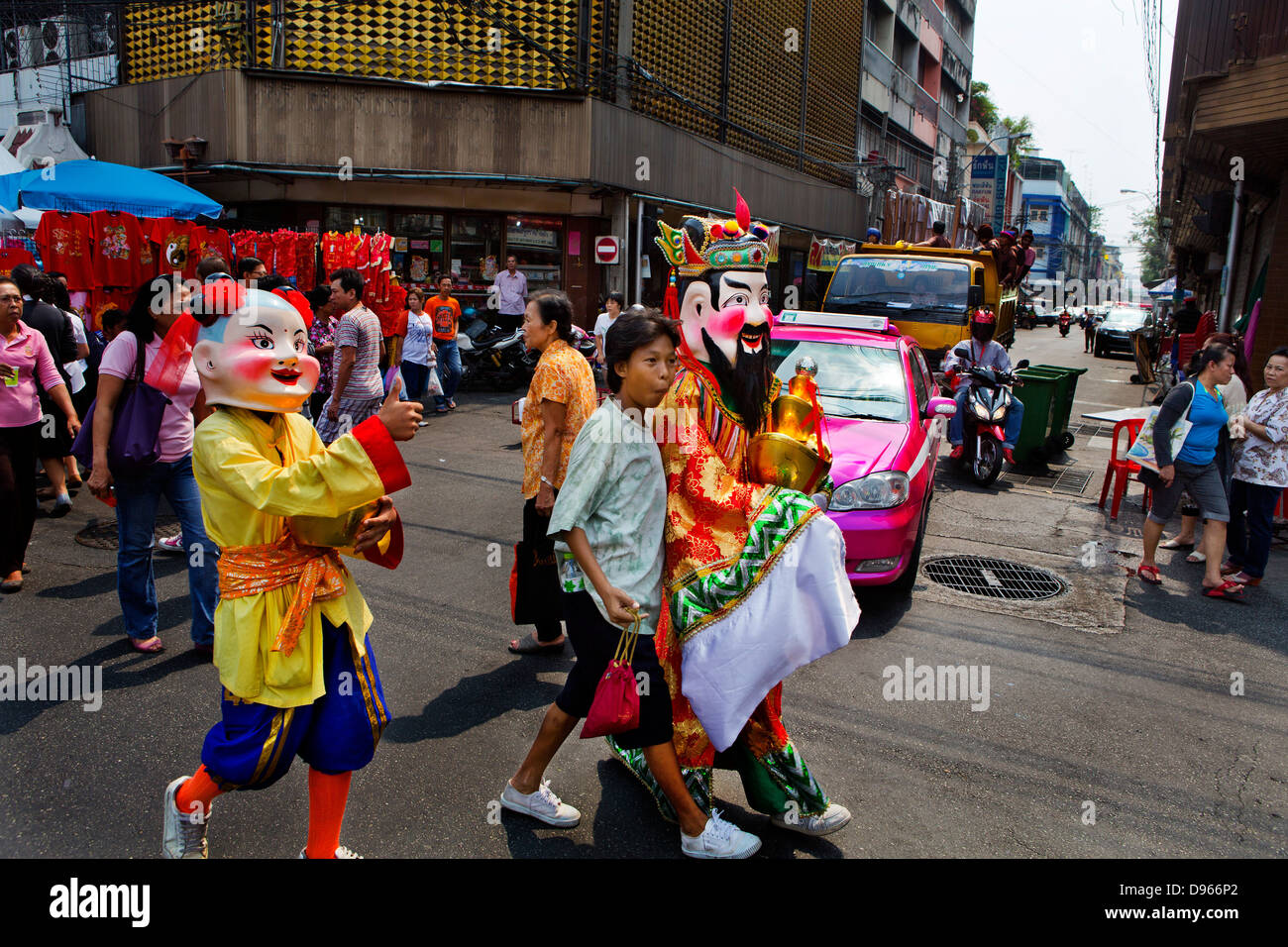Capodanno cinese in Thanon Yaowarat, la principale arteria che thread attraverso Bangkok Chinatown Foto Stock