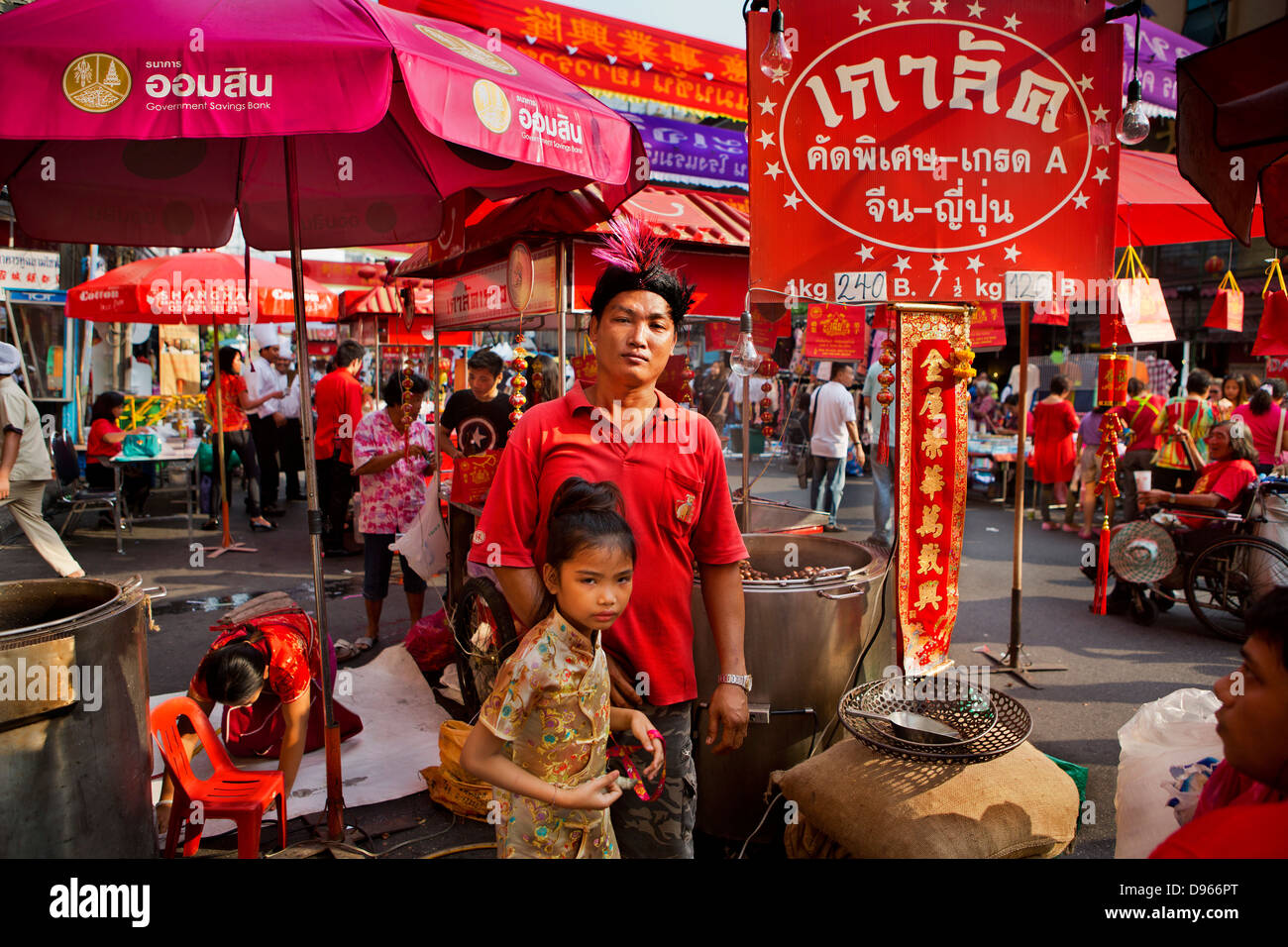 Capodanno cinese in Thanon Yaowarat, la principale arteria che thread attraverso Bangkok Chinatown Foto Stock