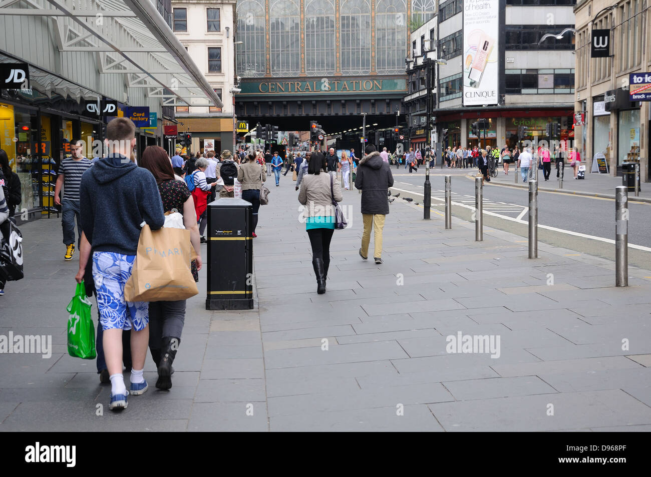 La gente camminare lungo Argyle Street, Glasgow, Scotland, Regno Unito. Foto Stock