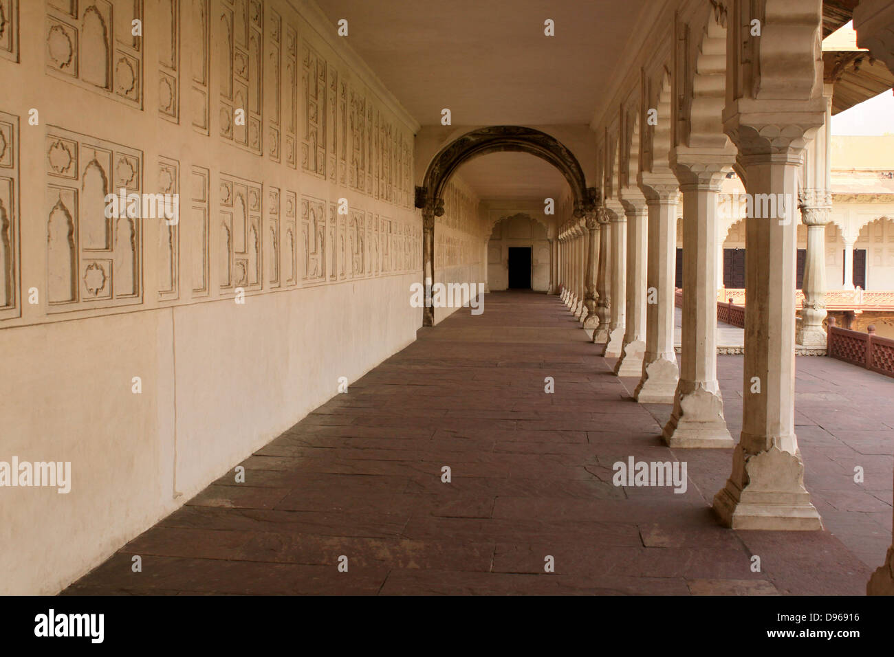 Veranda di uffici in agra fort con pilastri di Agra fort proferire pradesh India Foto Stock
