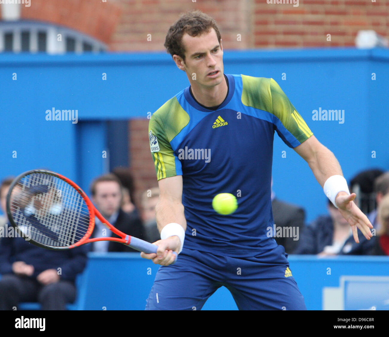 Londra, Regno Unito. Il 12 giugno 2013. Andy Murray (GBR) v Nicolas MAHUT (FRA) durante il Aegon Championships dalla Regina Foto Stock