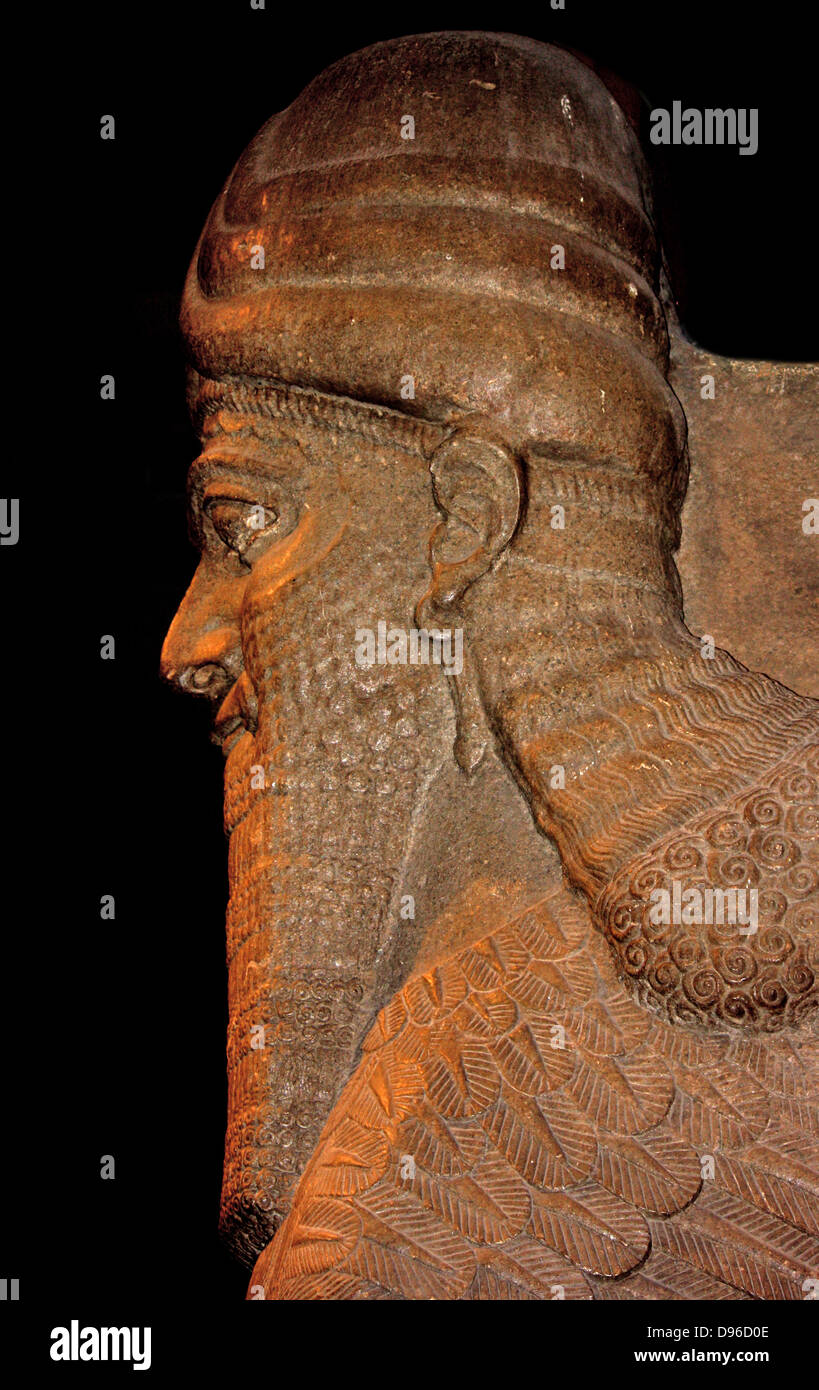 Profilo di umana con testa di toro alato (o) Šedu statua. L'assiro (circa 710-705 a.C.). Preso da Khorsabad. Un spirito protettivo statua ha usato a guardia palace portoni. Foto Stock
