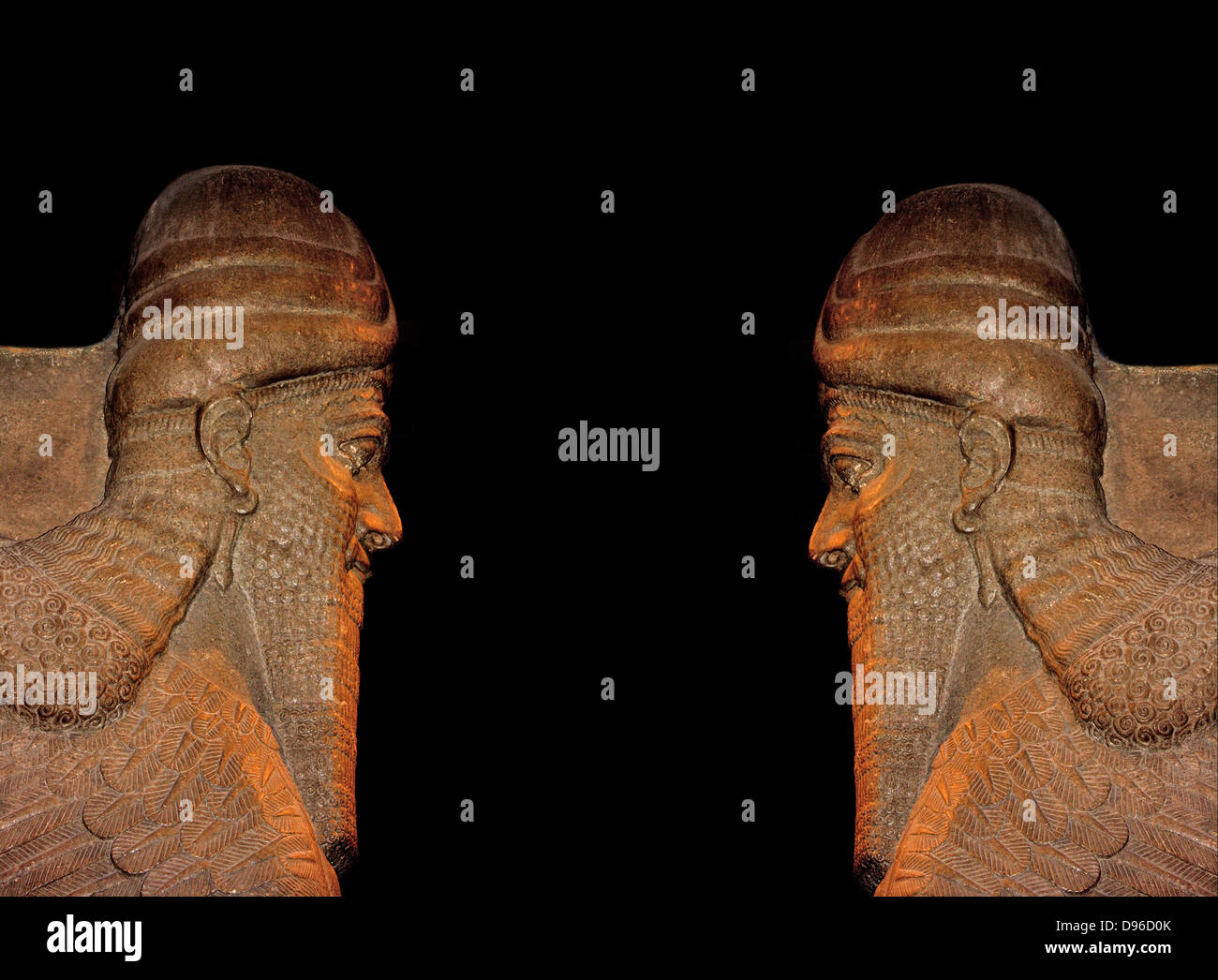 Uomo con testa di toro alato (o) Šedu statue. L'assiro (circa 710-705 a.C.). Preso da Khorsabad. Un spirito protettivo statua ha usato a guardia palace portoni. Foto Stock