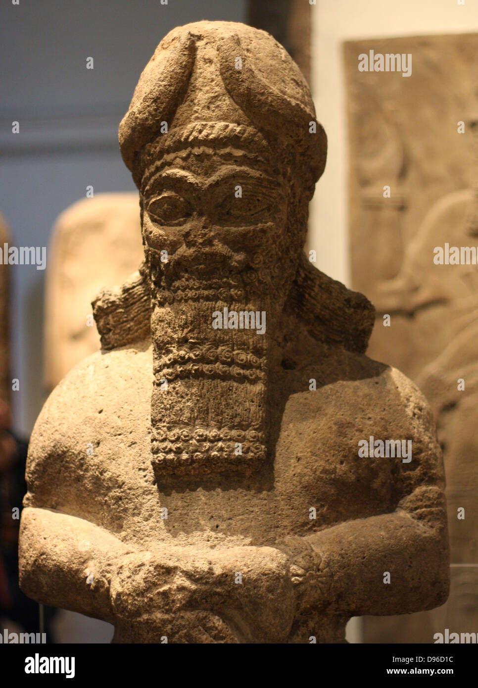 Uomo con testa di toro alato (o) Šedu statua. L'assiro (circa 710-705 a.C.). Preso da Khorsabad. Un spirito protettivo statua utilizzato per la guardia portali palace Foto Stock