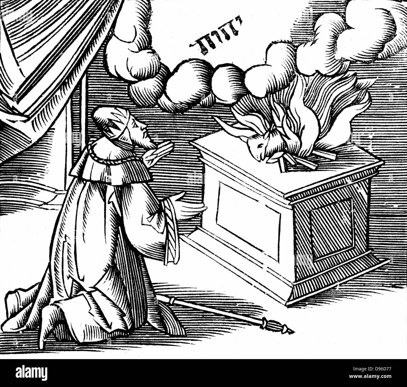 Il re Davide rendendo un olocausto a Dio in ringraziamento per la liberazione di Israele dalla peste. Il nome di Dio (il Signore) è scritto nelle nuvole/ Xilografia dal XVI secolo "bibbia" Foto Stock