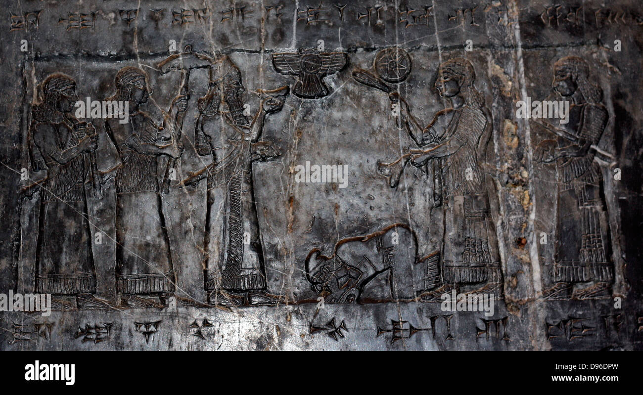 L obelisco nero di Shalmaneser III (858-824 a.C.). Assira, da Nimrud. Fatta di a grana fine calcare nero venato di bianco. Esso registra i re della campagne e omaggi dato a lui. Foto Stock