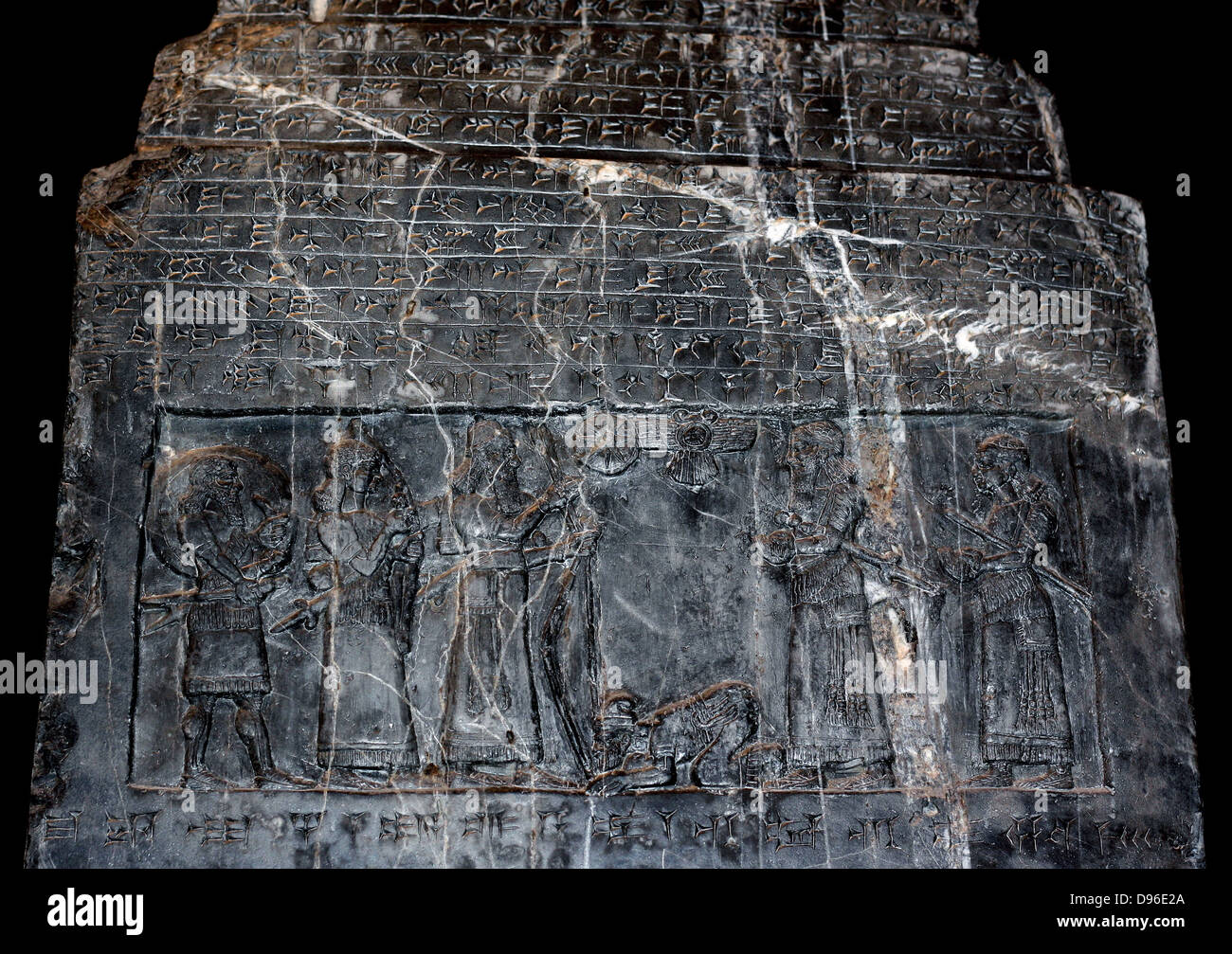 L obelisco nero di Shalmaneser III (858-824 a.C.). Assira, da Nimrud. Fatta di a grana fine calcare nero venato di bianco. Esso registra i re della campagne e omaggi dato a lui. Foto Stock