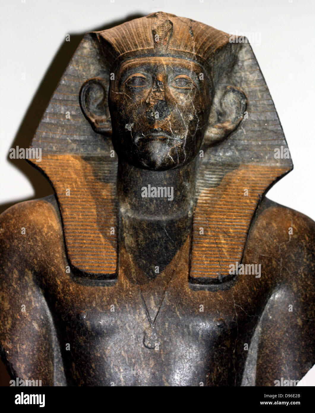 Statua in granito nero del re Sesostris III, XII dinastia (ca. 1850 BC). Uno dei tre prese da Deir el-Bahri. Foto Stock