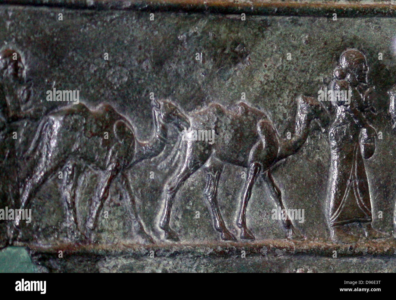 Bronzo superstite delle bande di cancelli Balawat (858-824 a.C.) dal palazzo di Shalmaneser III, Iraq. Strisce di bronzo in rilievo con scene di Shalmaneser le campagne. Prima di raffigurazioni di alberi e montagne in arte assira Attualmente presso il British Museum di Londra. Foto Stock