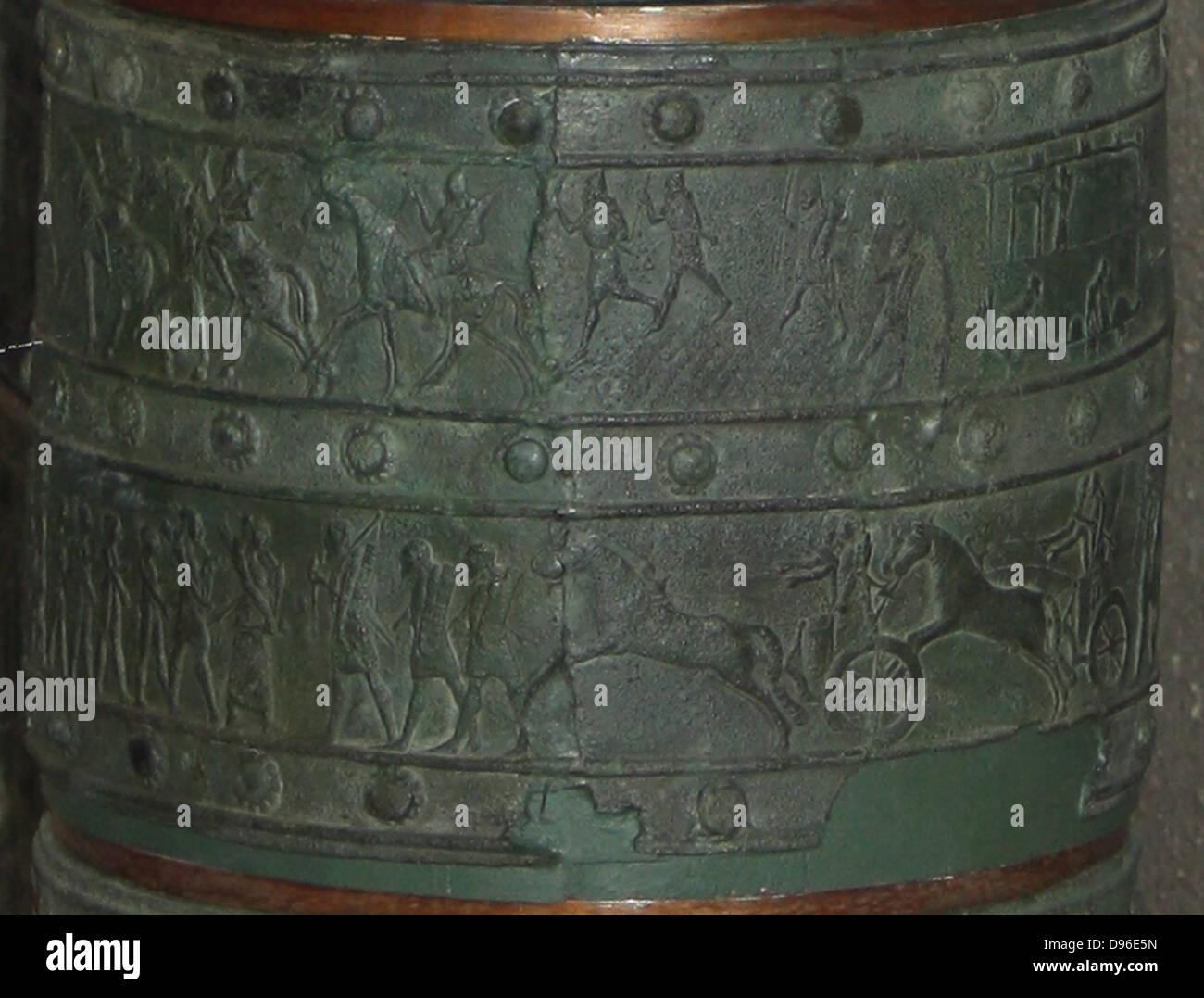 Bronzo superstite delle bande di cancelli Balawat (858-824 a.C.) dal palazzo di Shalmaneser III, Iraq. Strisce di bronzo in rilievo con scene di Shalmaneser le campagne. Prima di raffigurazioni di alberi e montagne in arte assira Attualmente presso il British Museum di Londra. Foto Stock