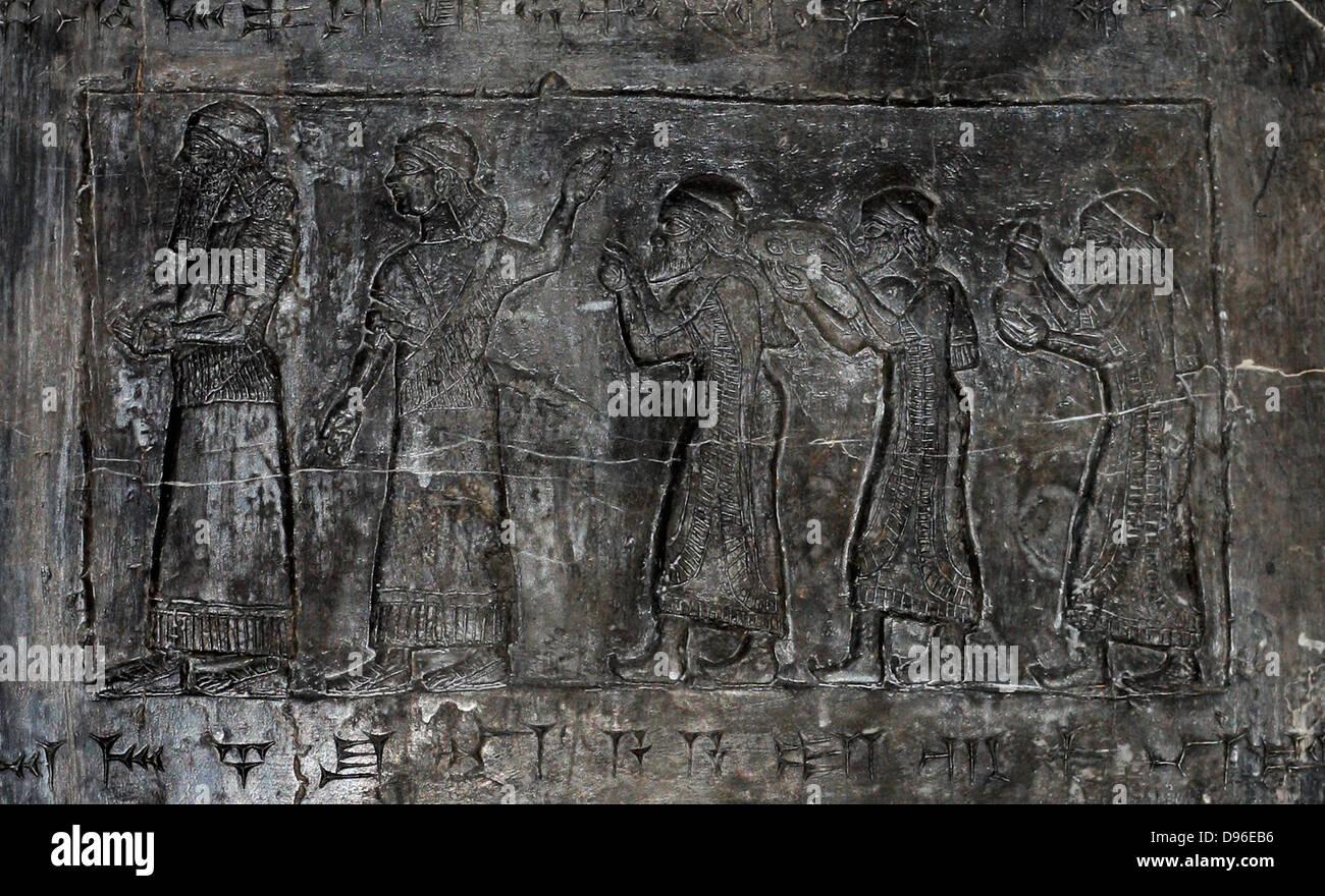 L obelisco nero di Shalmaneser III (858-824 a.C.). Assira, da Nimrud. Fatta di a grana fine calcare nero venato di bianco. Esso registra i re della campagne e omaggi dato a lui. Foto Stock