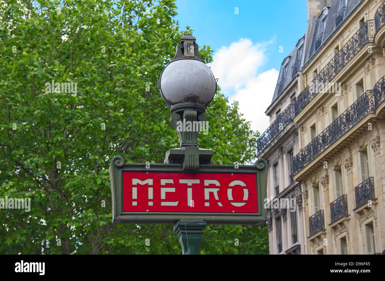 Famosa metropolitana di Parigi firmare all'entrata alla stazione Foto Stock