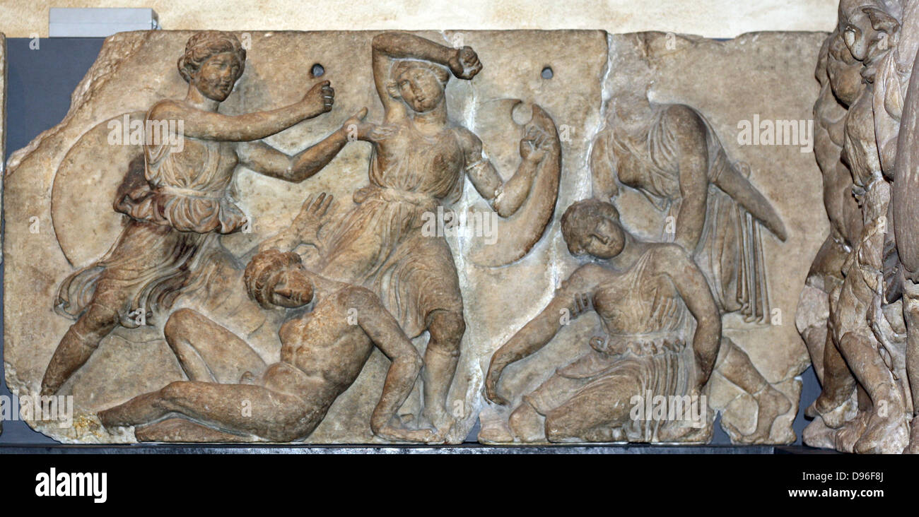 Porzione di Bassae fregio. Greco, circa 420-400 A.C. Dal tempio di Apollo a Bassae. Il fregio raffigura due battaglie. Foto Stock