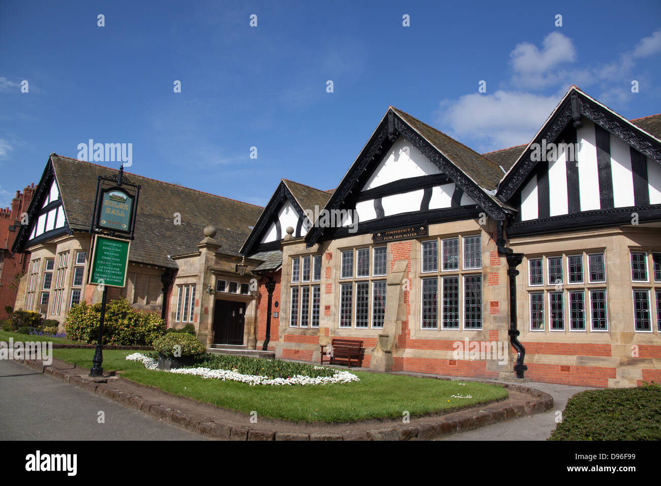 Villaggio di Port Sunlight, Inghilterra. agli inizi del XX secolo William e segar owen progettato hulme hall. Foto Stock