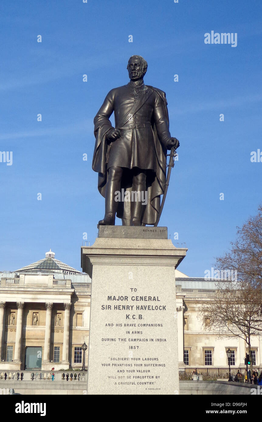 Statua di maggior generale Sir Henry Havelock K.C.B. da William Behnes. Situato a Trafalgar Square a Londra. Foto Stock