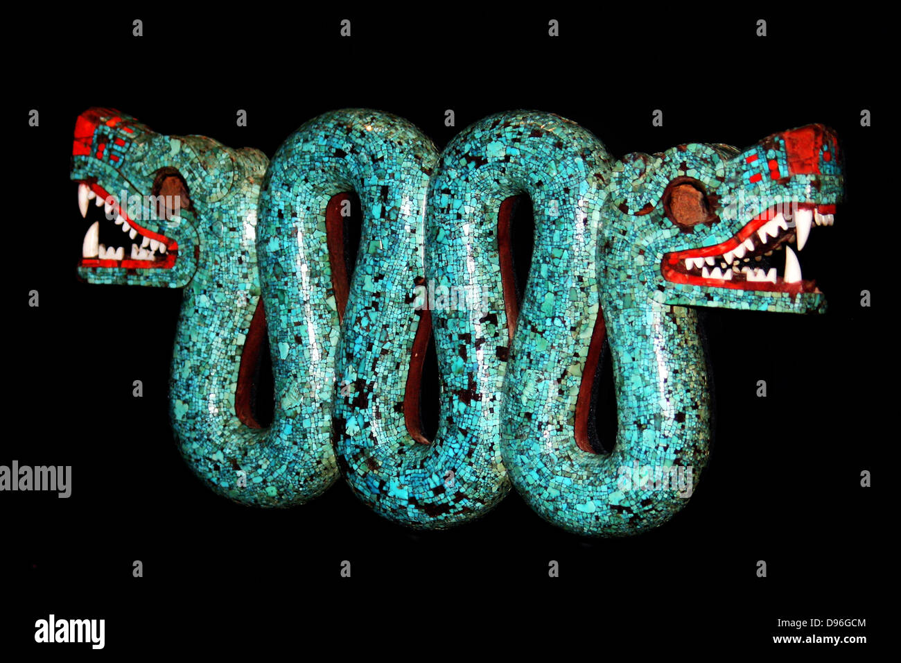 Aztec doppia testa di serpente realizzato dal turchese Mosaico pezzi e scolpita in legno. Xv-XVI secolo D.C. Probabilmente un cerimoniale ornamento del torace. Foto Stock