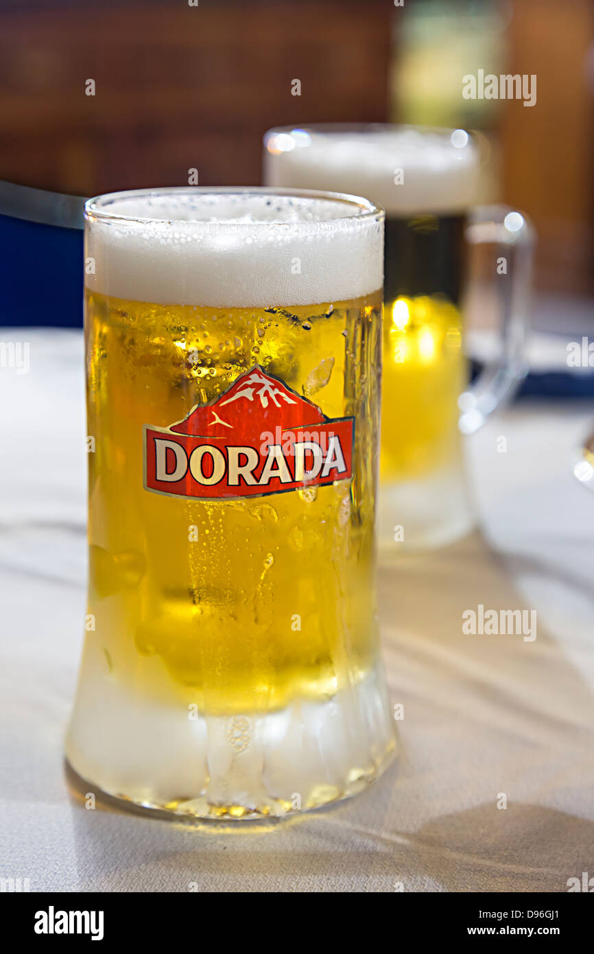 Dorada birra in vetro freddo, Lanzarote, Isole Canarie, Spagna Foto Stock