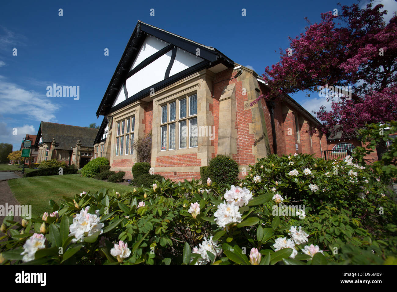 Villaggio di Port Sunlight, Inghilterra. agli inizi del XX secolo William e segar owen progettato hulme hall. Foto Stock