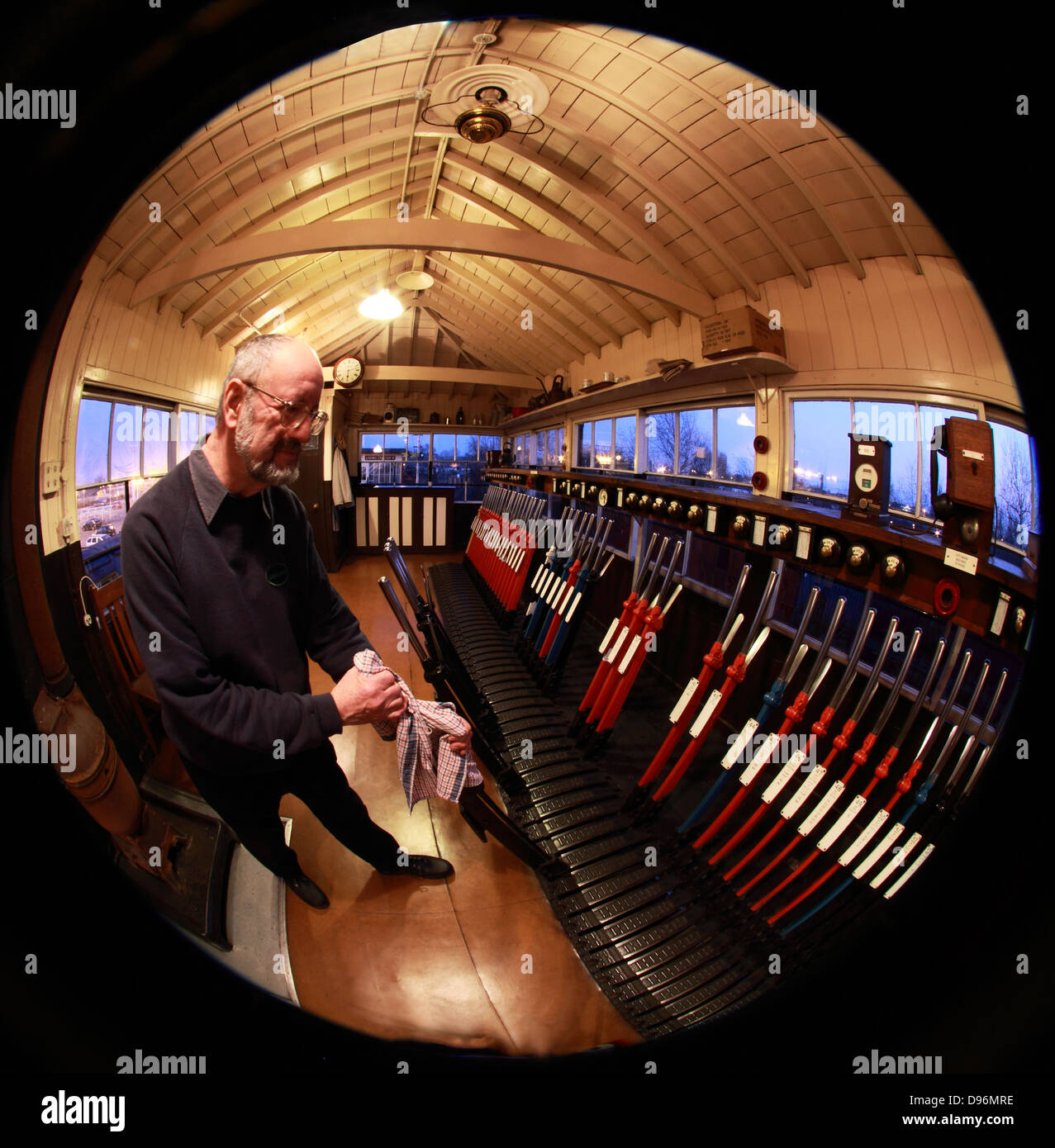 Serata con le leve in Exeter West signalbox, Crewe, Vista fisheye Foto Stock