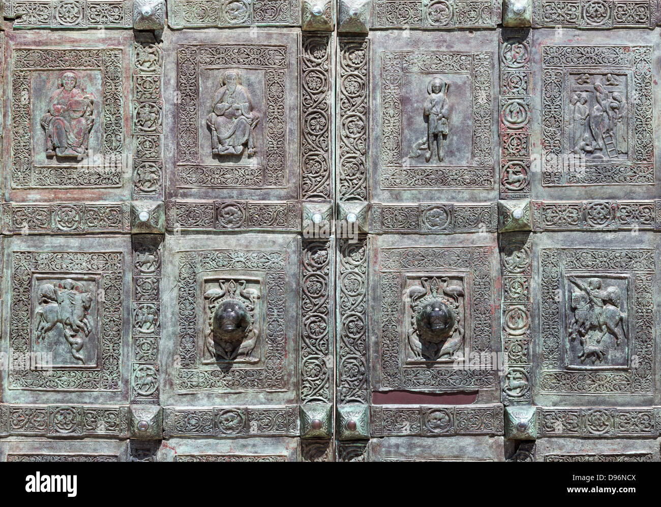 Bronzetto porte di ingresso, la Cattedrale di Trani, Puglia, Italia Foto Stock