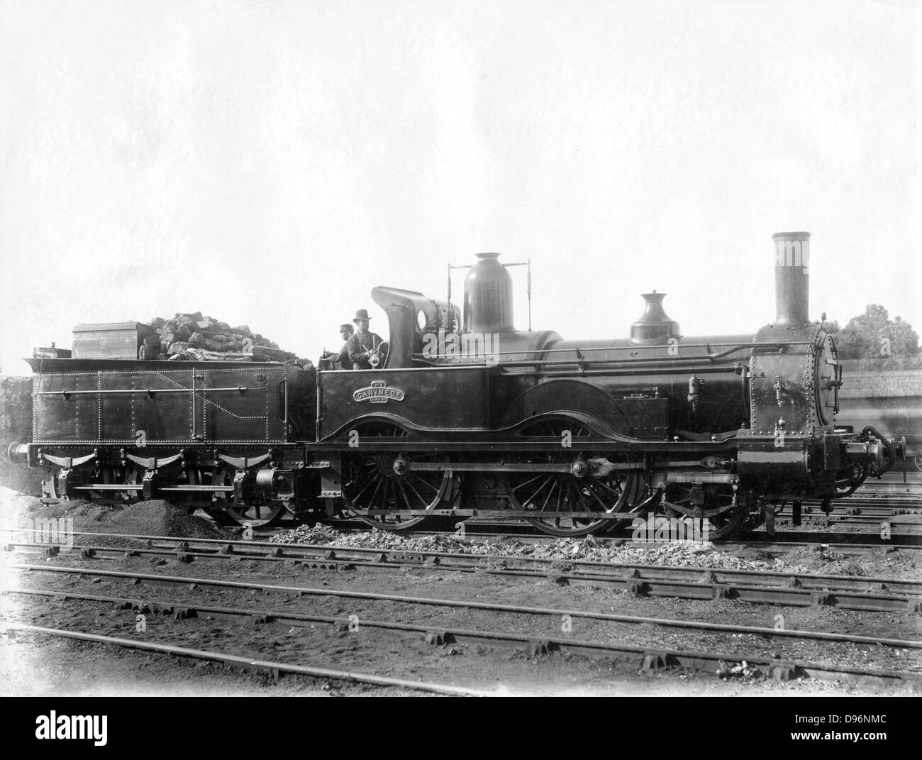 London & South Western Railway (LSWR) motrice n. 5 " Ganimede' e gara. Questo 2-4-0 locomotiva a vapore fu costruita nel LSWR's workshop a Nine Elms, a sud di Londra nel 1873. Fotografia. Foto Stock