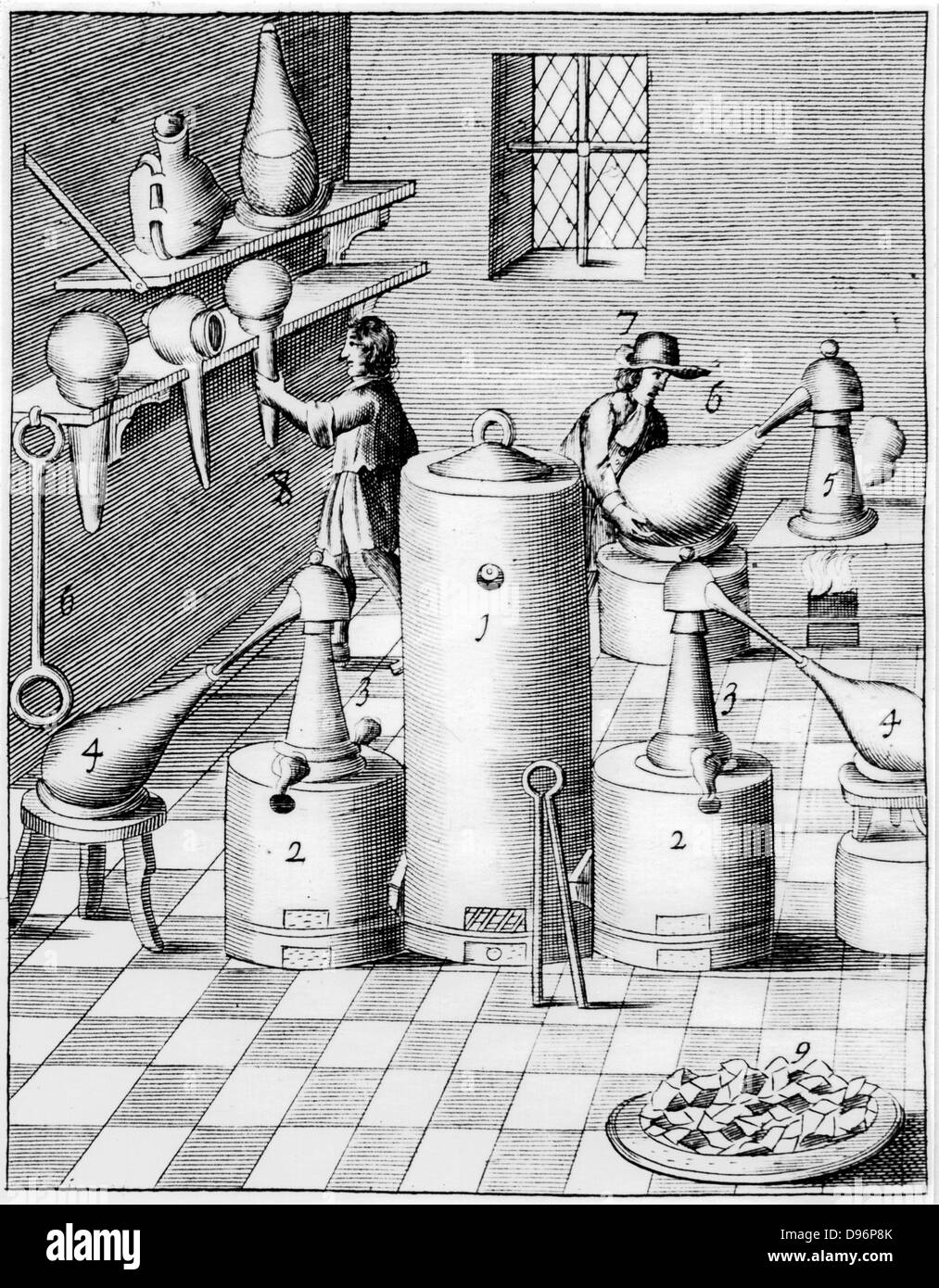 Laboratorio per la raffinazione di oro e argento, che mostrano tipiche attrezzature di laboratorio. 1, Athanor o 'Slow Harry', un auto-forno di alimentazione mantenendo costante la temperatura. 2,2. Forni a lato con ricevitori su sgabelli, 4,4. Sulla destra del ripiano superiore è un recipiente di vetro sagomato come un vaso ermetico. Dal 1683 edizione in lingua inglese di "Beschreibung allerfurnemisten mineralischen Ertzt', Lazarus Ercker, (Praga, 1574). Incisione su rame. Foto Stock