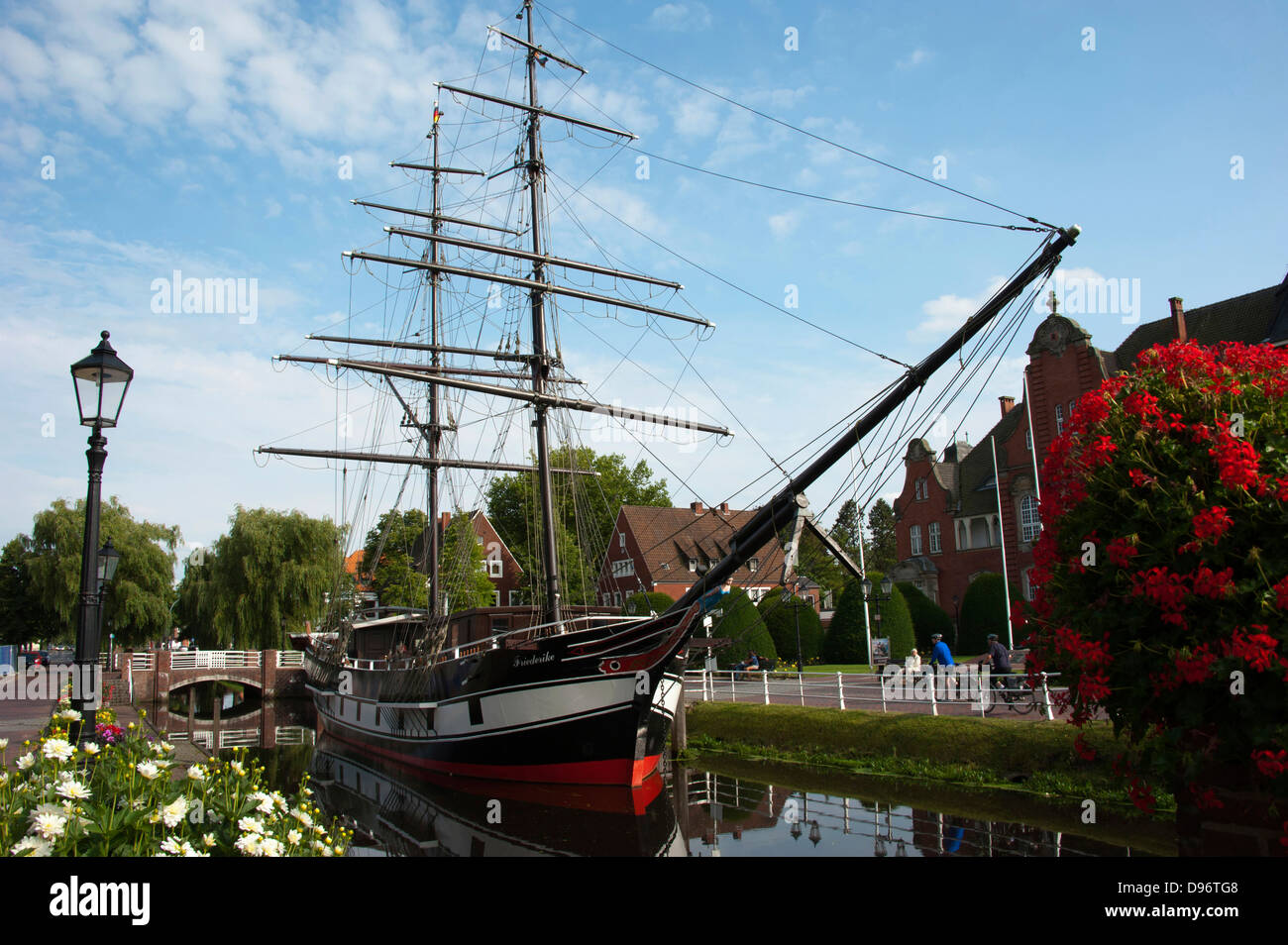 Nave museo Friederike sul canal, Papenburg, Bassa Sassonia, Germania , Museumsschiff Friederike auf Kanal, Papenburg, Bassa Sassonia Foto Stock