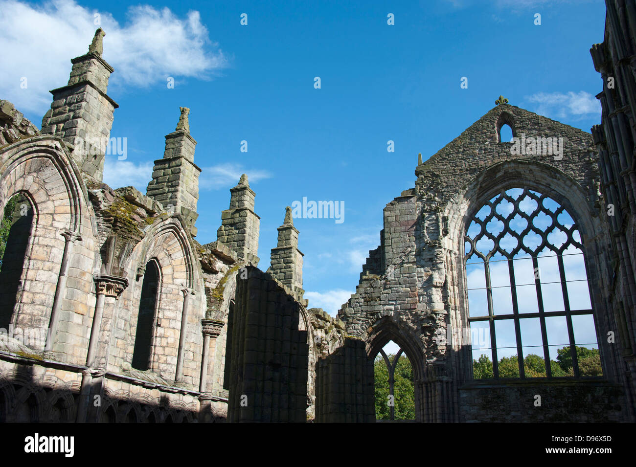 La chiesa e il Palazzo di Holyrood, Edimburgo, Lothian, Scozia, Gran Bretagna, Europa , Ruine der Klosterkirche Holyrood, Holyrood Palace Foto Stock