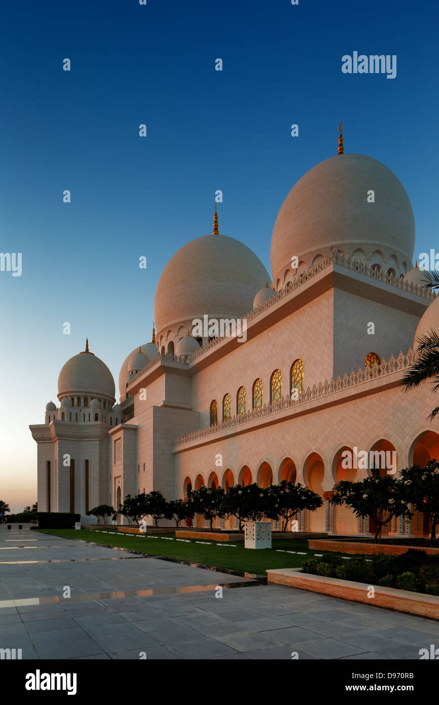 Sheikh Zayed Grande Moschea di Abu Dhabi è il più grande negli Emirati