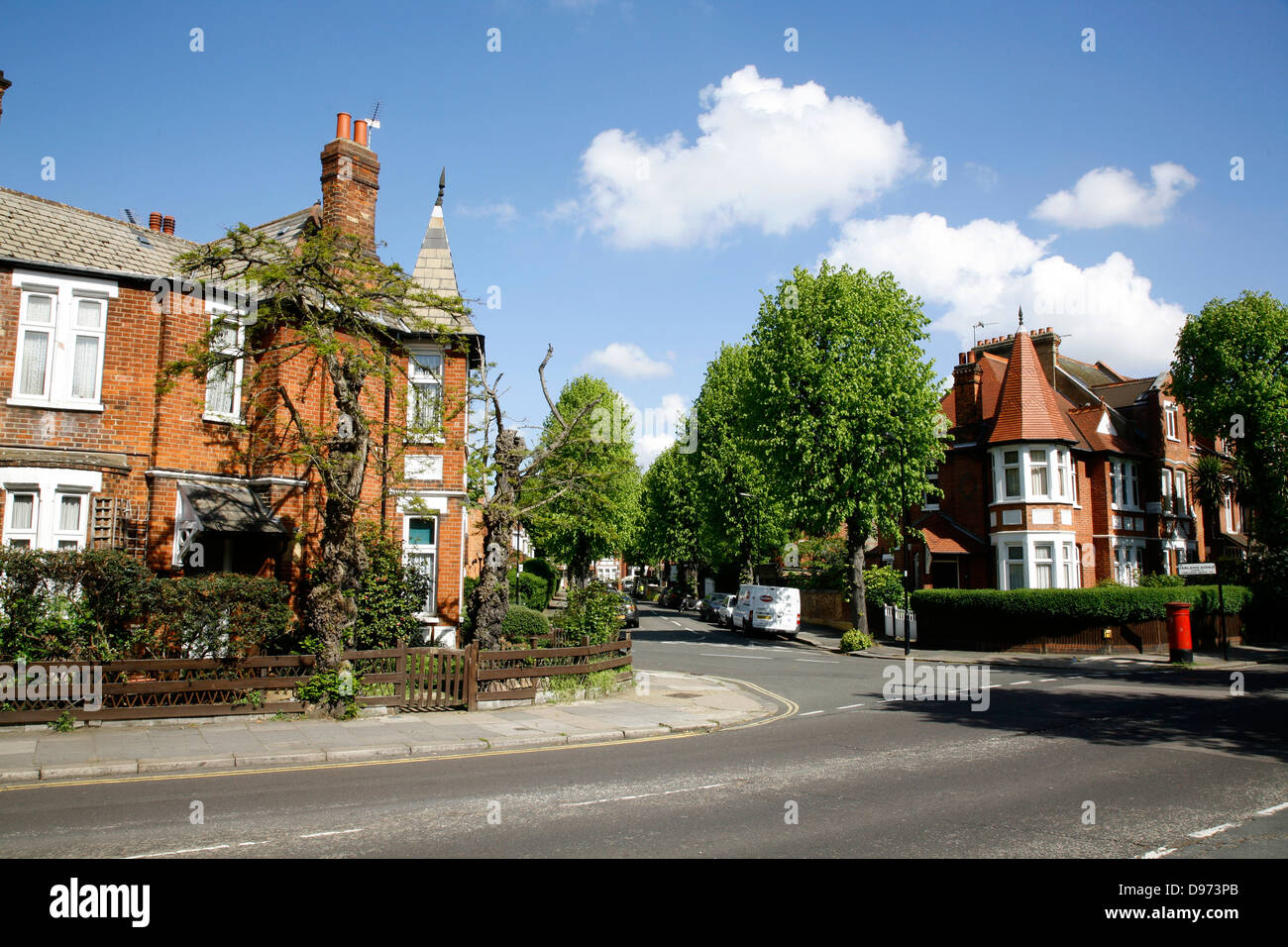 Suburban alloggiamento sulla corsia di Acton, Acton Green, Londra, Regno Unito Foto Stock