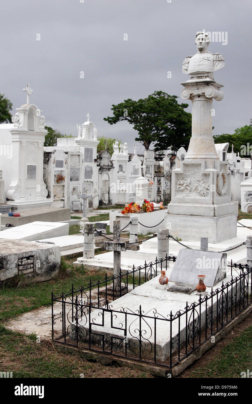 Mompos (Mompox) cimitero in luce drammatica di Santa Cruz de Mompox, Colombia, Sud America Foto Stock