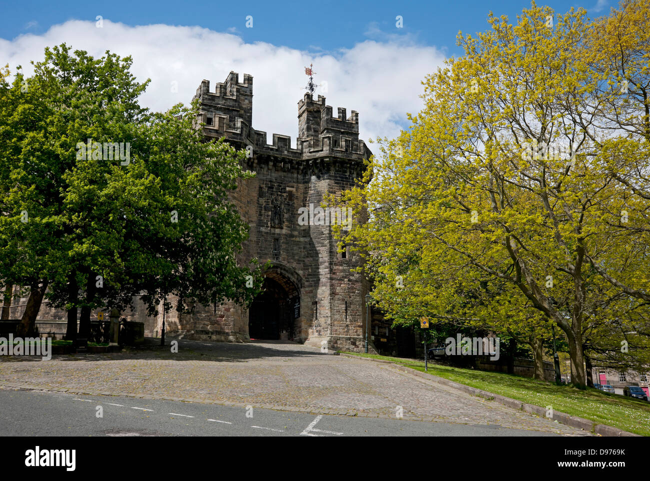 L'ingresso della porta di guardia John o'Gaunt del XV secolo del castello di Lancaster HM prigione prigione Lancashire Inghilterra Regno Unito Regno Unito Gran Bretagna Foto Stock
