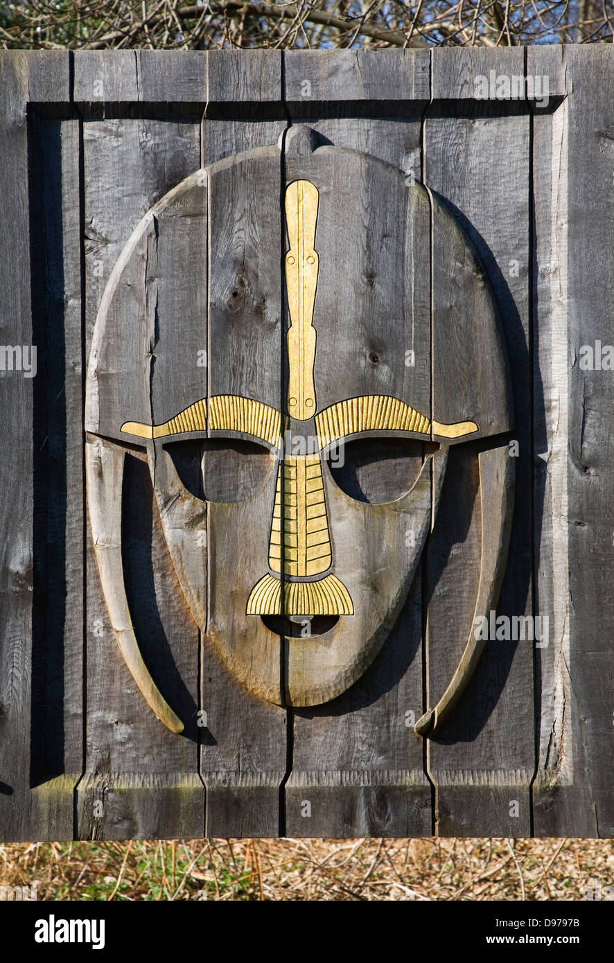 Casco sassone entrata segno a Sutton Hoo anglosassone sito di sepoltura, vicino a Woodbridge, Suffolk, Inghilterra Foto Stock