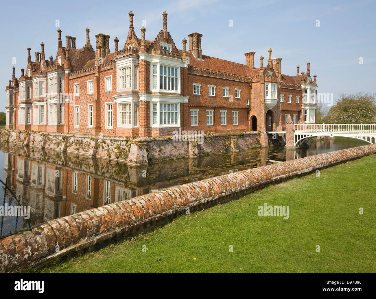 Storica casa moated Helmingham Hall Suffolk in Inghilterra Foto Stock