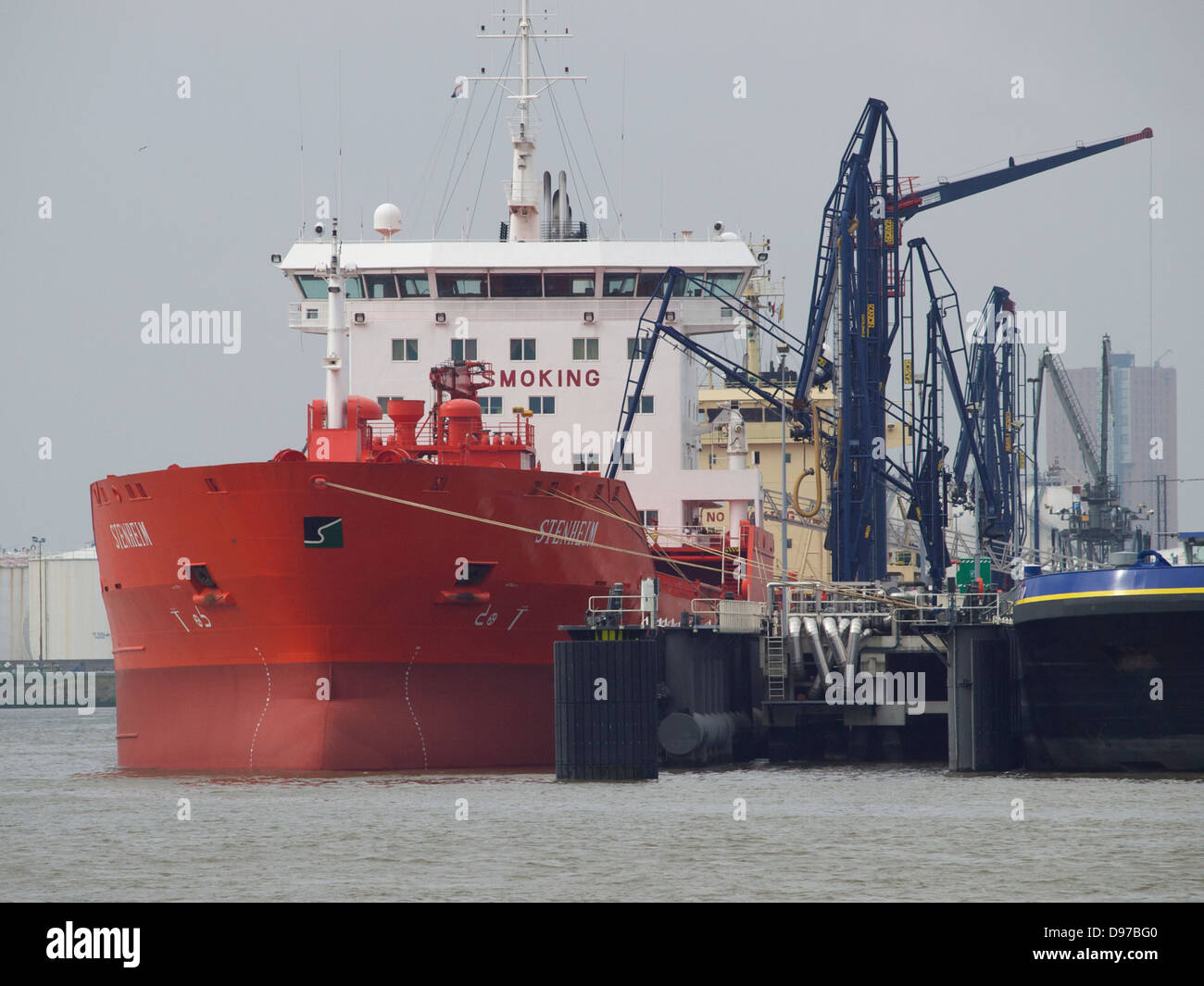 Nave cisterna Stenheim nel porto di petrolio area del porto di Rotterdam, Paesi Bassi Foto Stock