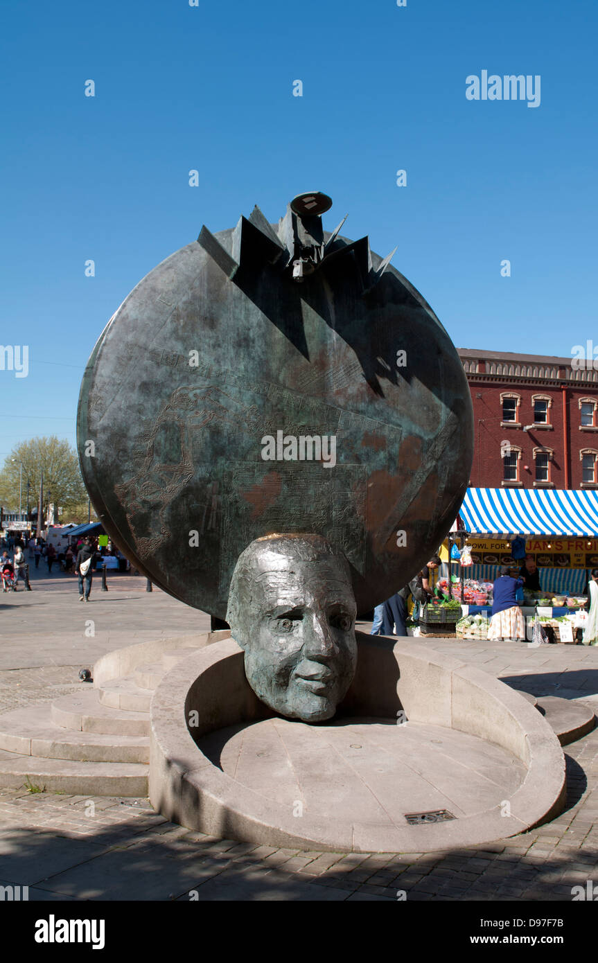 Fonte di ingegnosità scultura da Tom Lomax, Walsall, West Midlands, England, Regno Unito Foto Stock