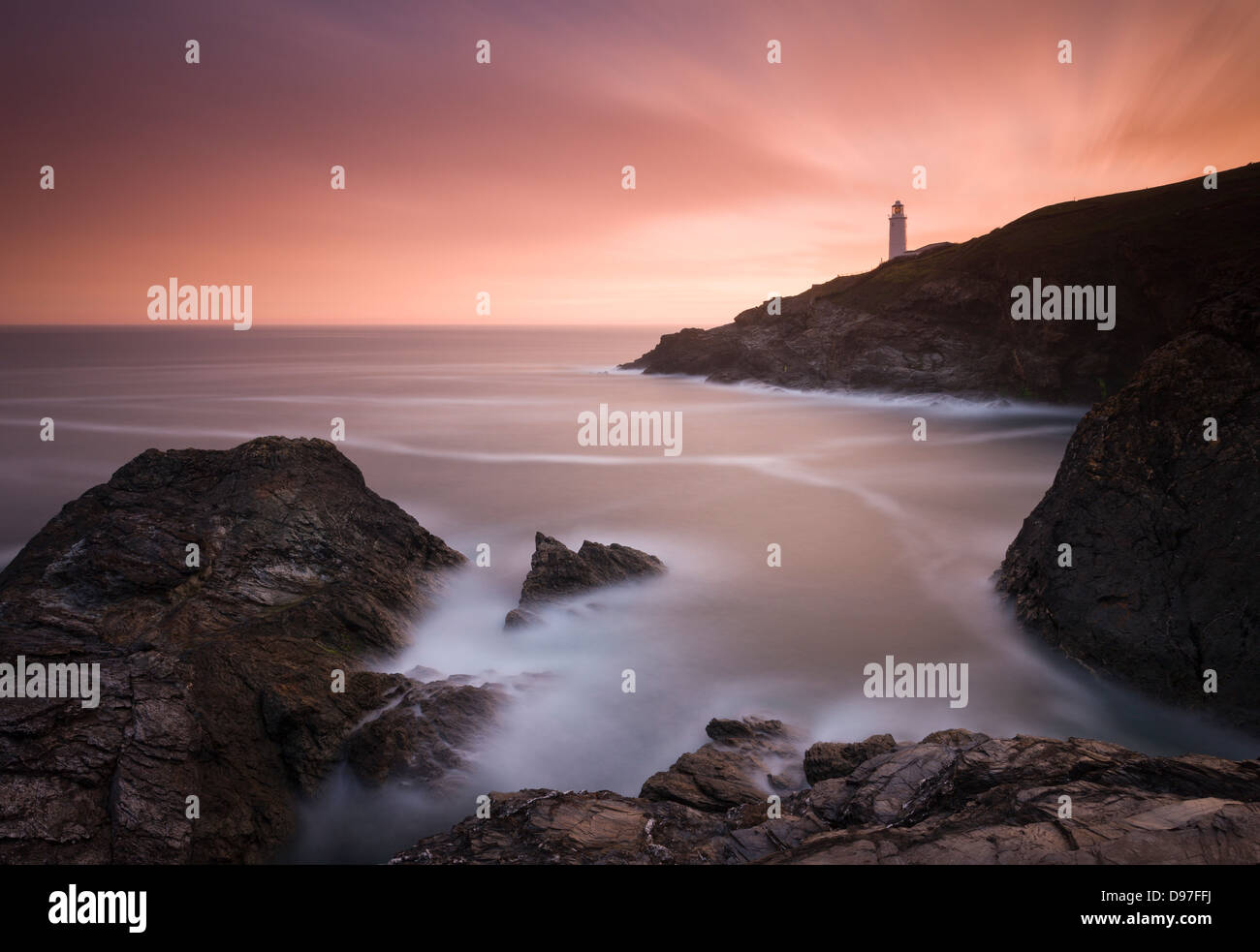 Trevose Head Lighthouse a sunrise, Cornwall. Foto Stock