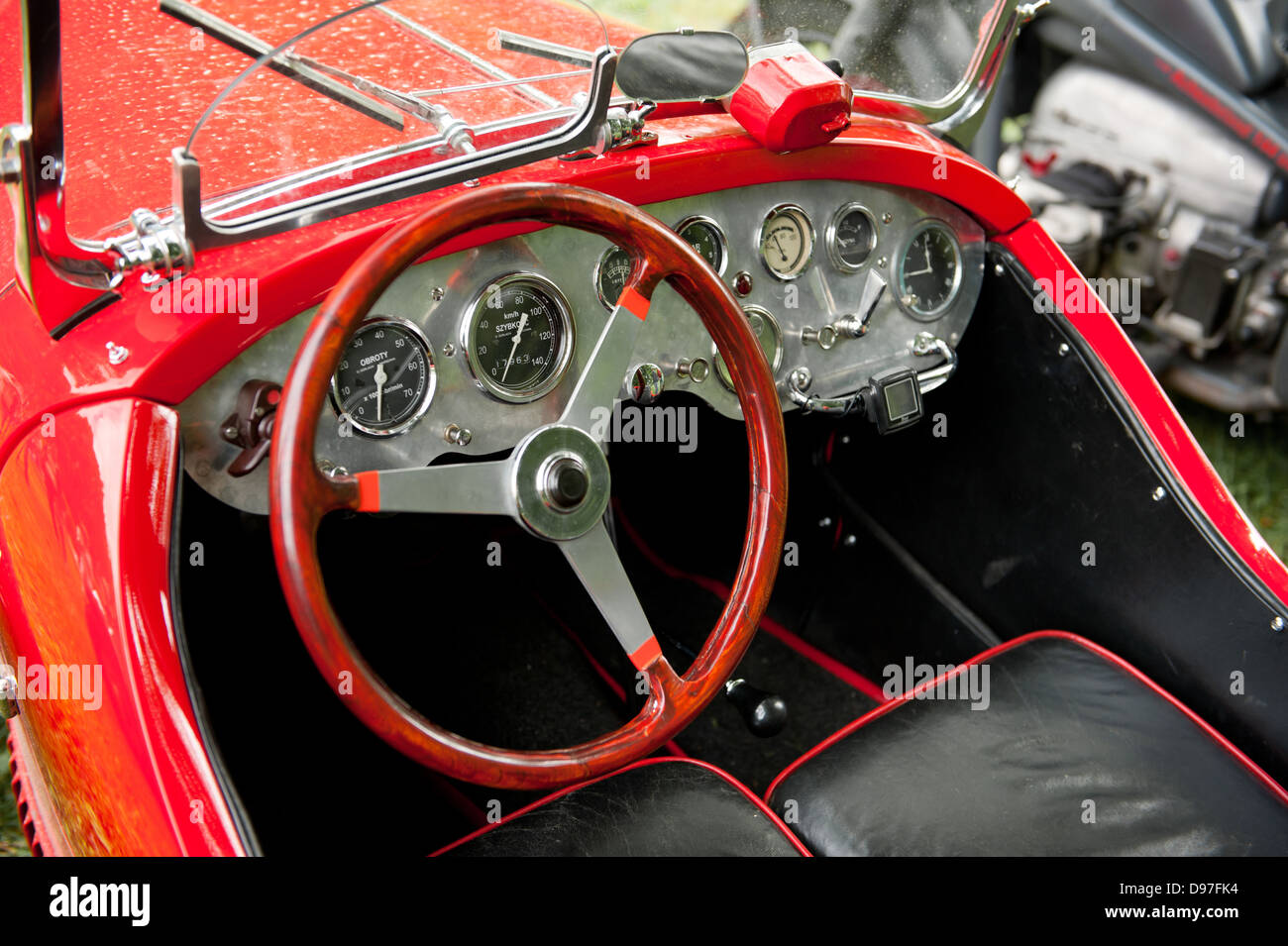 Interno della storica classico rosso Fiat 508 III s Foto Stock