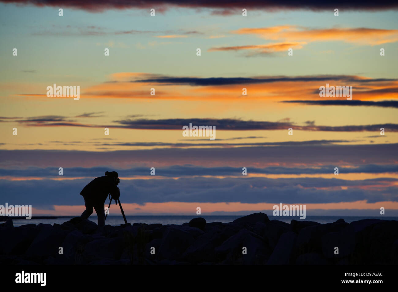 Fotografare il tramonto di mezzanotte Reykjavik, Islanda Foto Stock