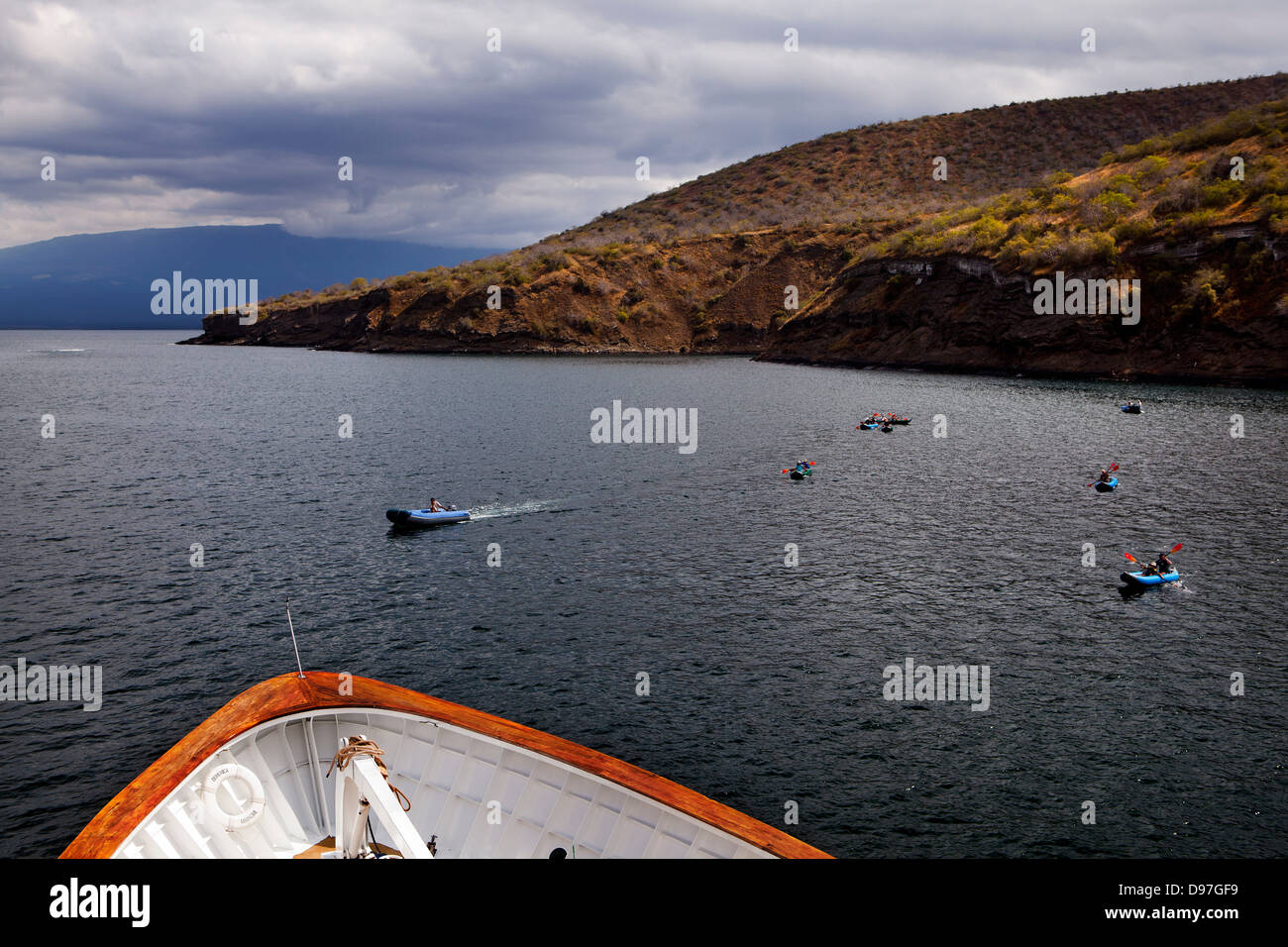 Canoa in Tagus Cove, Isabela Island Foto Stock