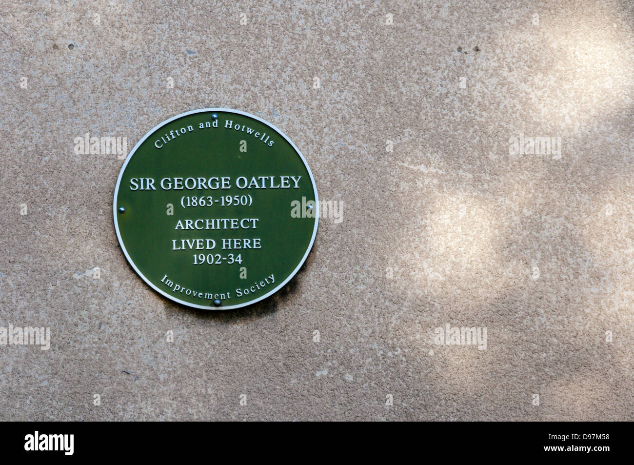 Un verde lapide all'architetto Sir George Oatley in Bristol. Foto Stock