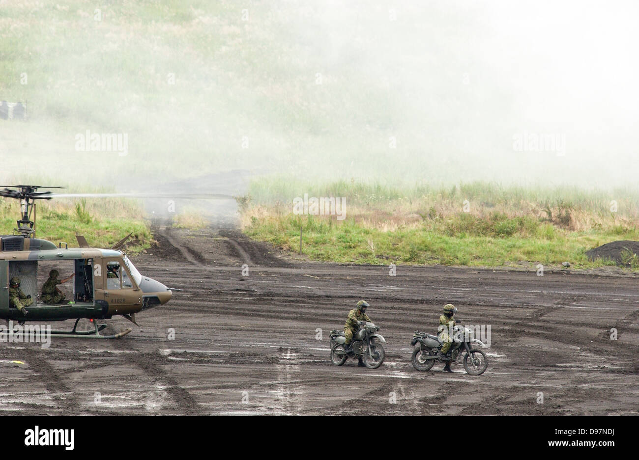 Giappone terra Forze di autodifesa (GSDF) prendere parte in un live fire esercizio in Giappone Foto Stock