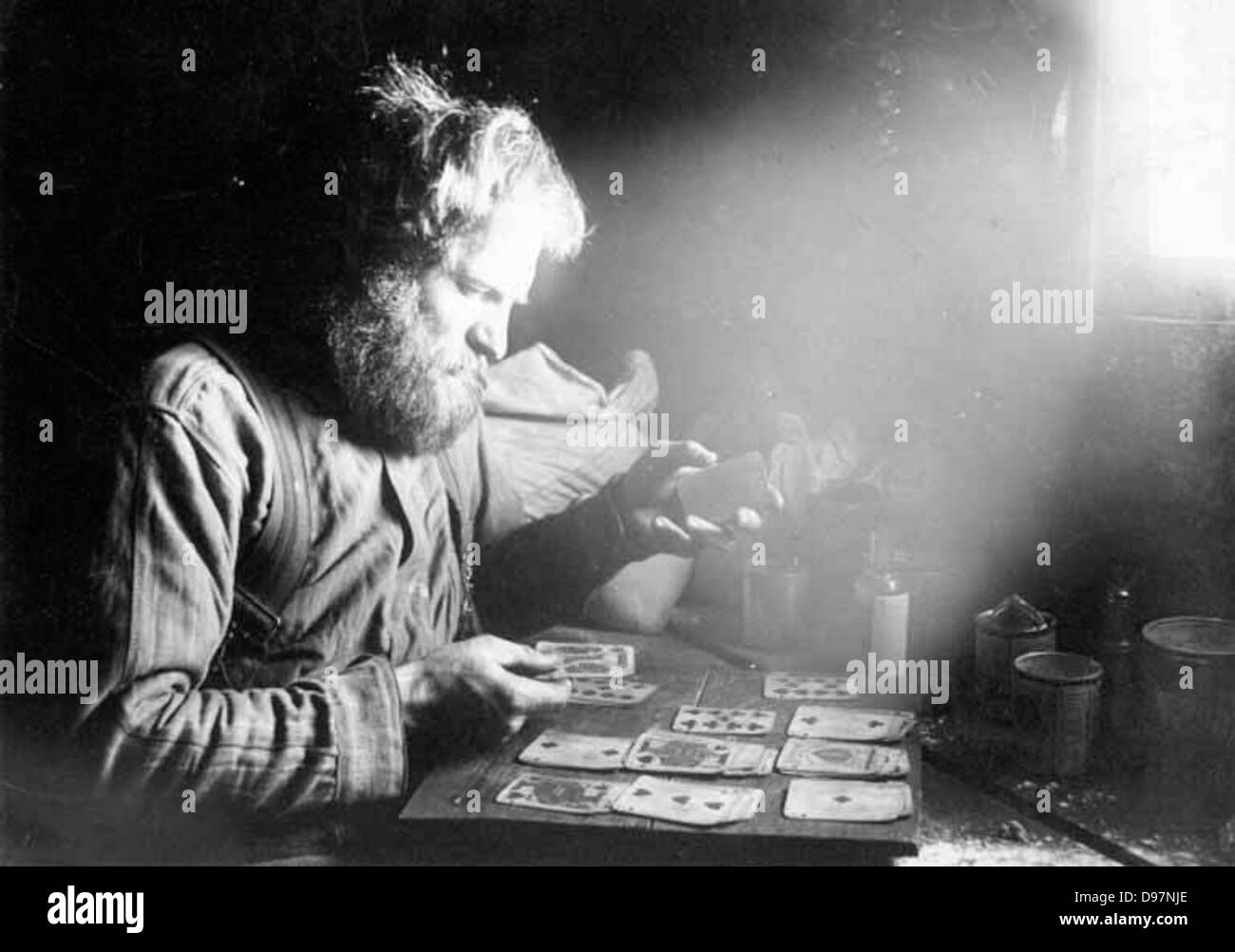 Charles Ainsworth carte da gioco cabina interna a 60 sopra il torrente di zolfo, Yukon Territory Foto Stock
